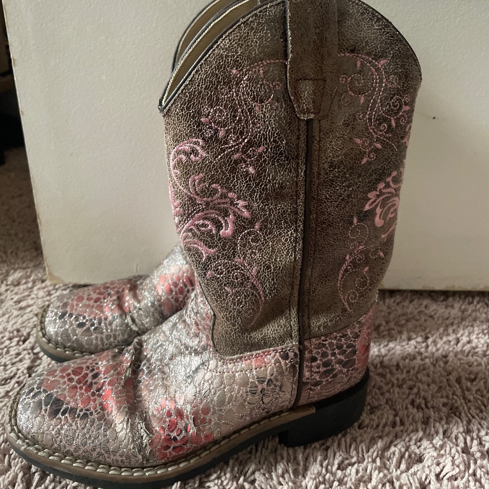Size 13 cowgirl boots